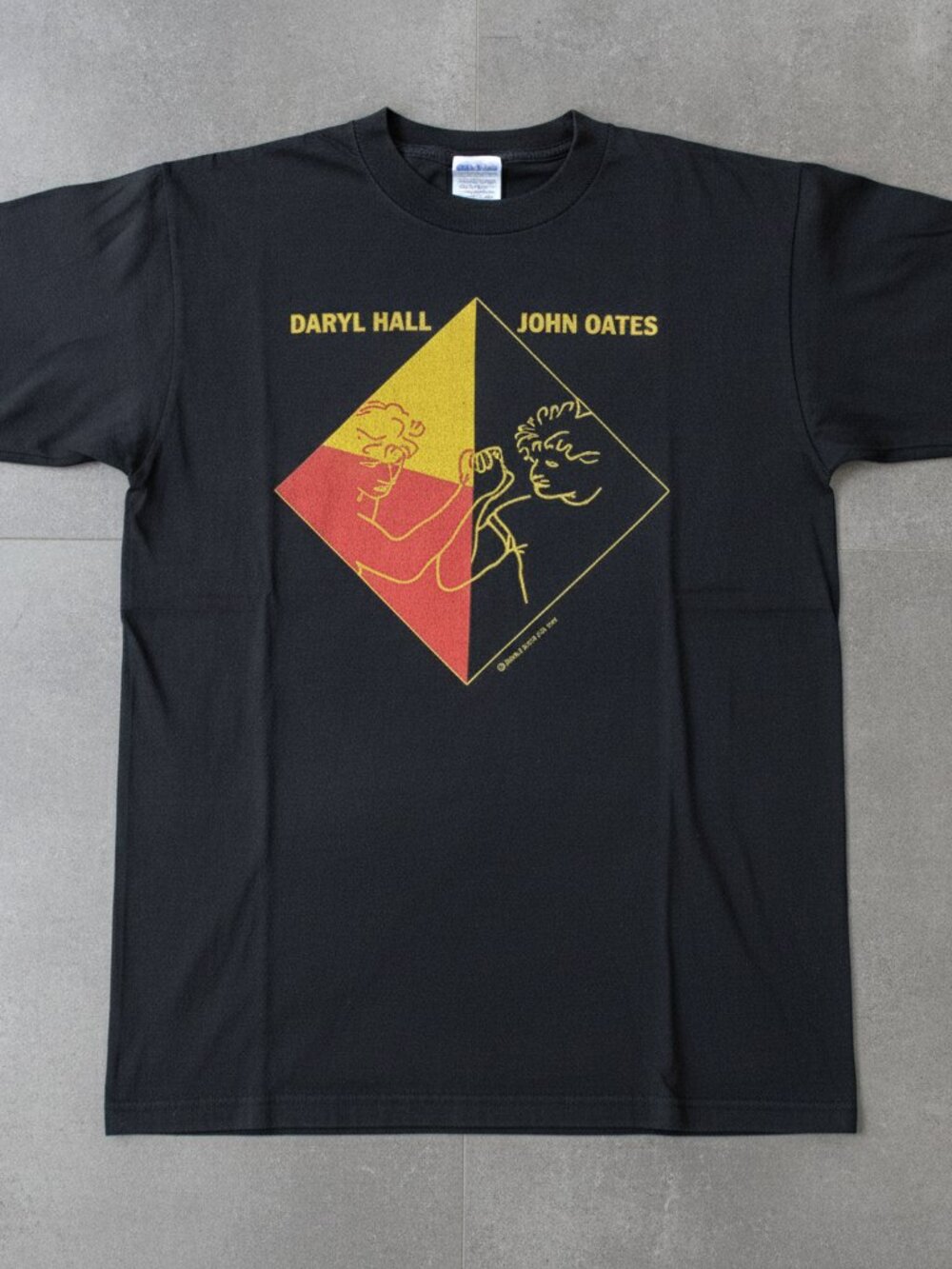 Daryl Hall John Oates Graphic T-Shirt – Vintage 80s Rock Music Tee